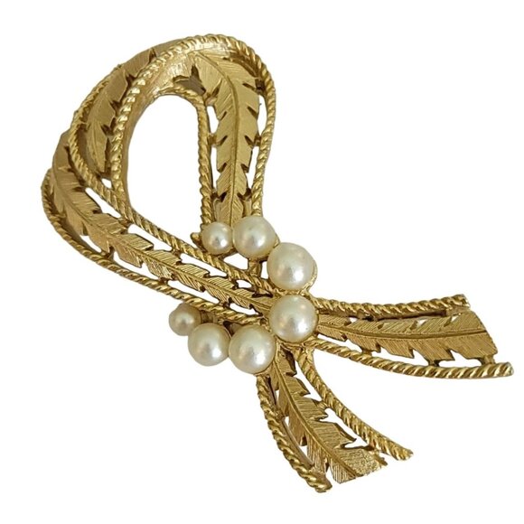Trifari Crown Over T Gold Tone Faux Pearl Ribbon Leaf Design Brooch, Signed K48 - Picture 2 of 9